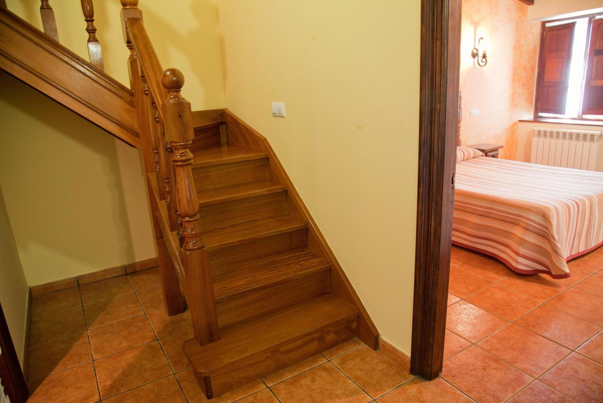 Apartamentos La Roblera Ореня Екстериор снимка